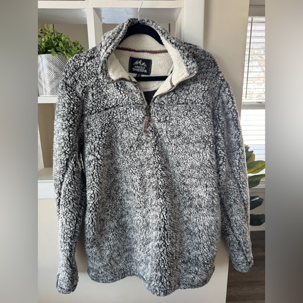 Sherpa Women's Black and White Zip Up Jacket